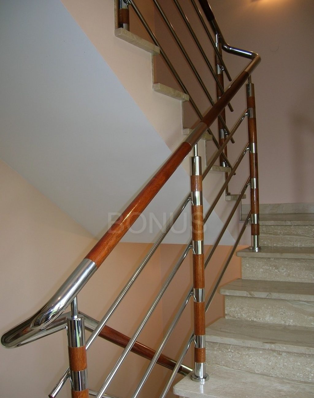 Balustrady, inox z elementami drewna